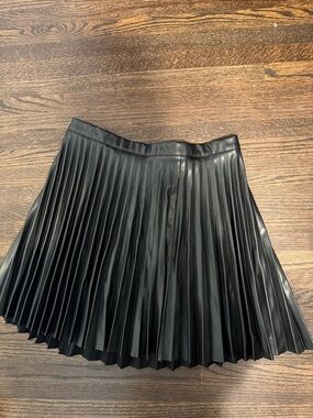 Gilli Black Pleated Faux Leather Mini Skirt